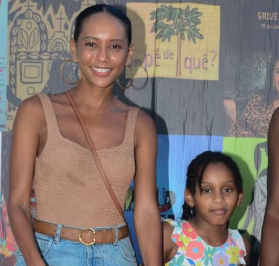 Filha de Taís Araujo impressiona por semelhança a mãe veja