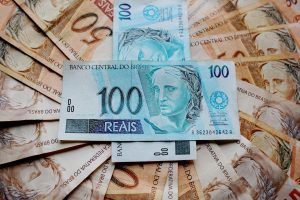 Governo propõe salário mínimo de R$ 1.294 em 2023