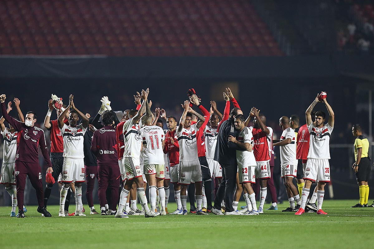 São Paulo elimina Universidad Católica com nova goleada e segue na SulAmericana Web Stories São Paulo elimina Universidad Católica com nova goleada e segue na SulAmericana Web Stories