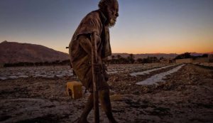 Homem mais sujo do mundo morre poucos meses após tomar banho