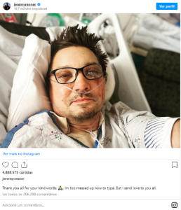 Jeremy Renner posta 1ª foto após acidente com máquina de neve
