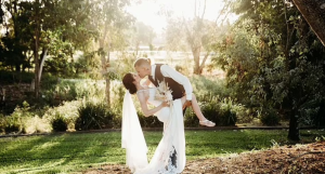 Mãe afirma que fantasma da filha aparece em foto de casamento