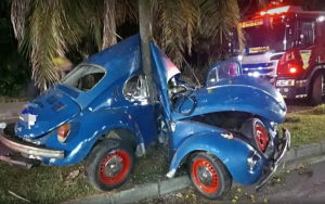 Fusca dobra ao meio após acidente impressionante em Santa Catarina