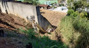 Jovem desaparecida é encontrada dentro de buraco no ES