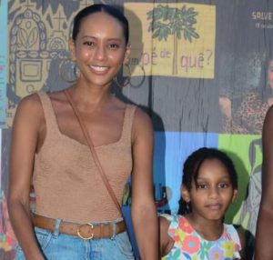 Filha de Taís Araujo impressiona por semelhança com a mãe